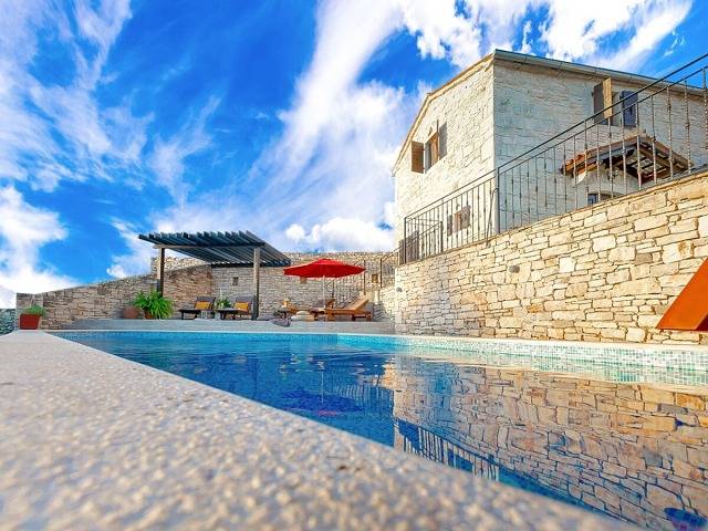 Ferienhaus für 6 Personen, mit Pool und Terrasse, mit Haustier