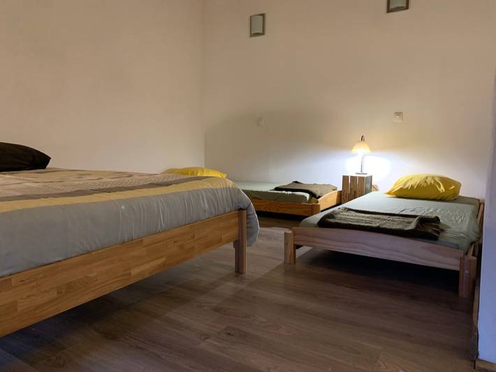 Gîte 'La Bergerie - Le Mas De Peyraube' con piscina condivisa, giardino comune e Wi-Fi in Bessas, Ardèche