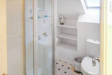 Log Cabin for 4 People in Wroxham, Norfolk, Photo 3
