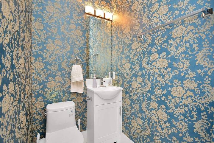 Vacation house for 16 people, with balcony and hot tub in Houston