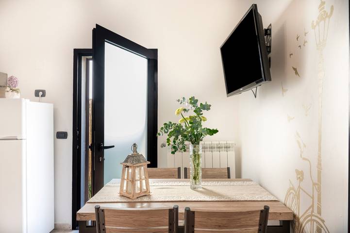 Entire apartment, Apartment 'Lu Marchese' with Private Terrace, Wi-Fi and Air Conditioning in Minervino di Lecce, Lecce Province