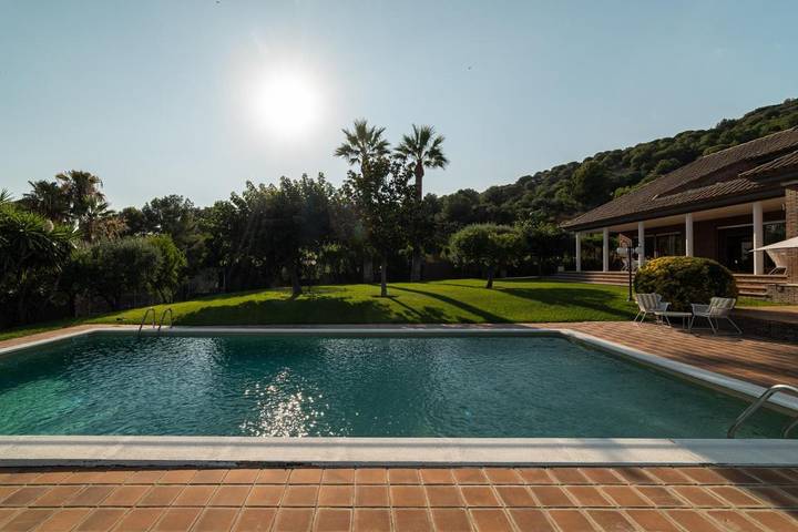 Sea View Villa with Spa & Bbq in Badalona, Barcelonès