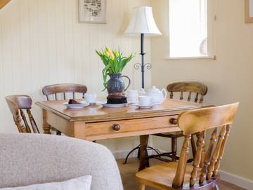 Log Cabin for 4 People in Pickering, North Yorkshire, Photo 3