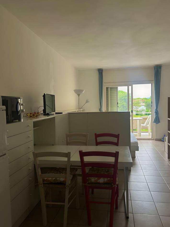 Casa vacanze 'Monolocale Con Terrazza E Piscina' con Wi-Fi e aria condizionata in Marina di Bibbona, Bibbona
