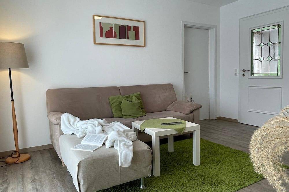 Ganze Wohnung, Feriendomizil im Erdgeschoss mit Kachelofen in Niederalteich, Ostbayern
