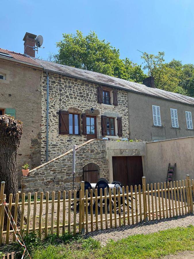 Gîte pour 6 personnes, avec jardin à Montreuillon