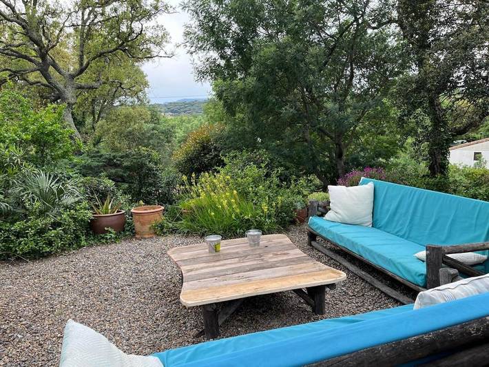 Chalet pour 4 personnes, avec Terrasse et Jardin ainsi que Piscine et Vue à Gassin
