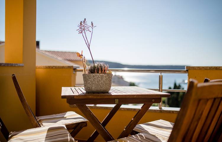 Ferienwohnung für 6 Personen, mit Balkon/Terrasse und Meerblick auf Rab