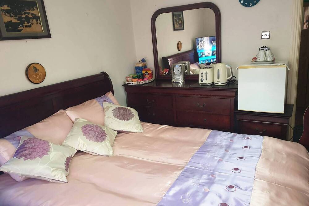 Schlafzimmer mit eigenem Bad, eigener Toilette und Dusche und unbegrenztem Wlan in South Dublin, County Dublin