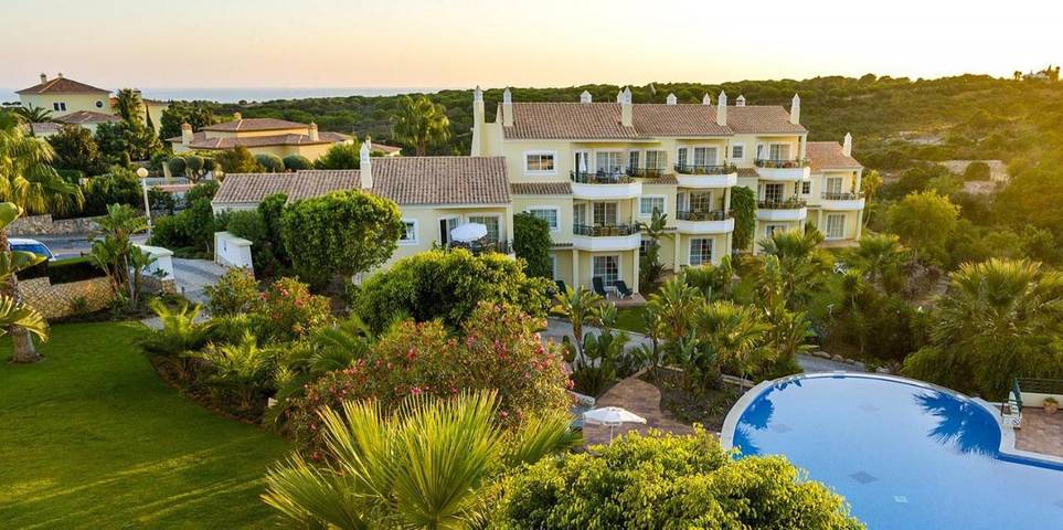 Bungalow für 3 Personen, mit Whirlpool und Sauna sowie Pool und Garten, kinderfreundlich in Carvoeiro - 2