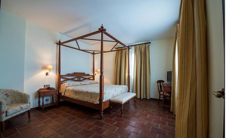 Hotel para 2 personas, con vistas además de jardín y piscina, Se admiten mascotas - 1