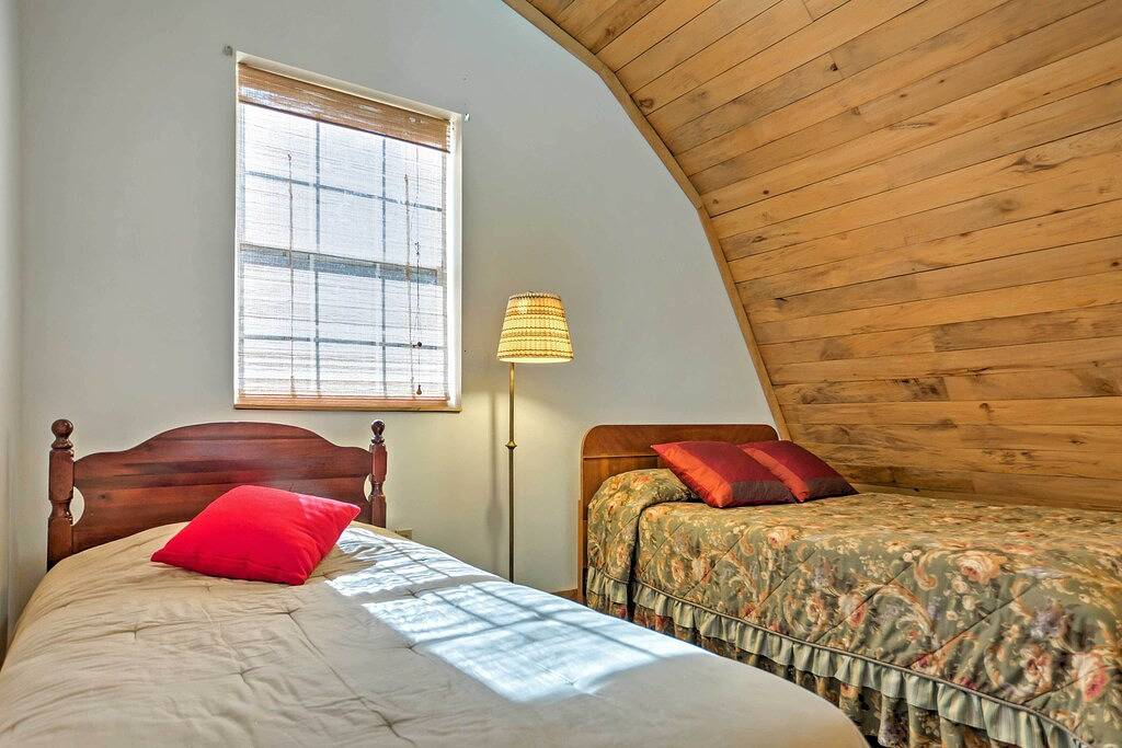 Rustikale Taswell-Kabine mit bewaldeten Ansichten - Gehen Sie zum See! in Patoka Lake