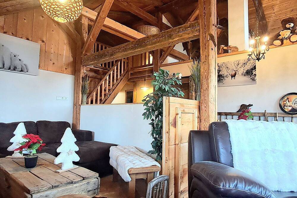 Le lodge des ours Located just a few minutes from the Espace Diamant, with sublime views. in Cohennoz, Albertville region