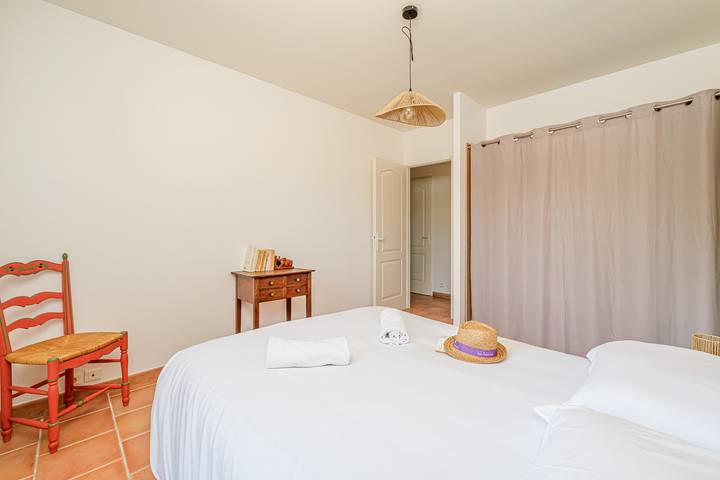 Location de vacances pour 6 personnes, avec Terrasse ainsi que Jardin et Piscine à Le Puy-Sainte-Réparade - 3