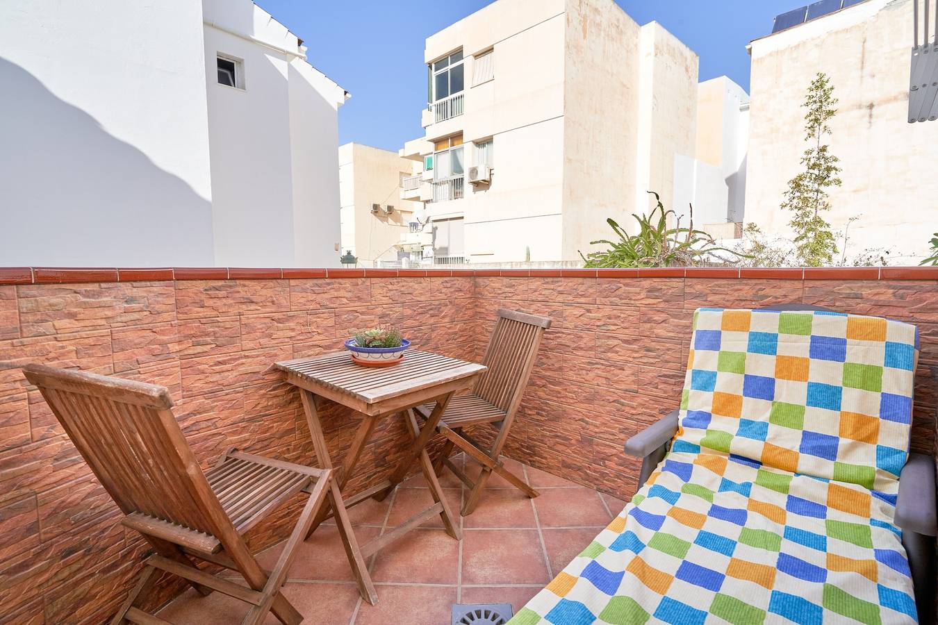 Apartamento entero, Apartamento 'Apartamento Lola 1' con terraza privada, Wi-Fi y aire acondicionado in Nerja Centre, Nerja