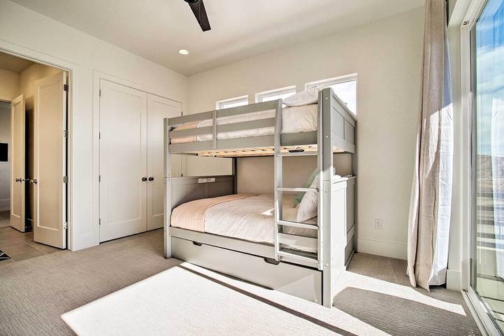 Vacation rental for 12 people, with pool and balcony as well as hot tub in St. George (UT)