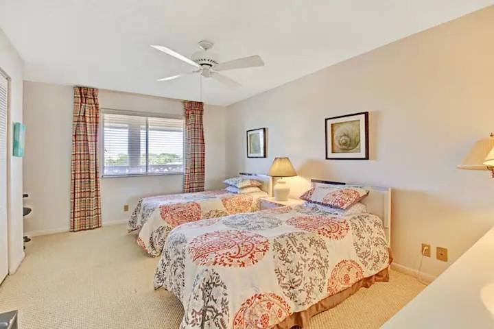 Vacation rental for 6 people, with hot tub and yard as well as pool in Jupiter