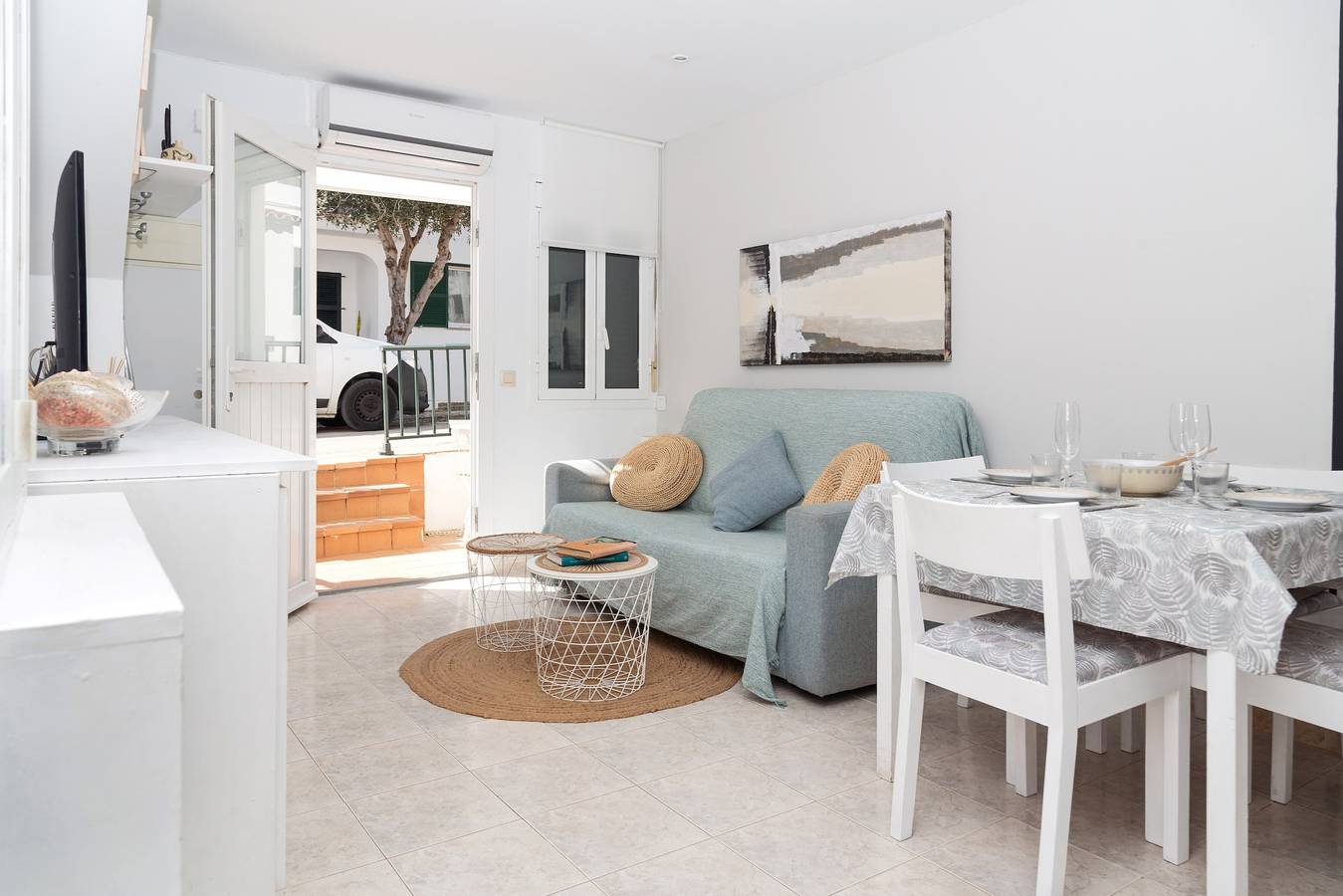 Appartement entier, Appartement confortable à Cala en Blanes avec piscine et climatisation in Cala Blanes, Ciutadella