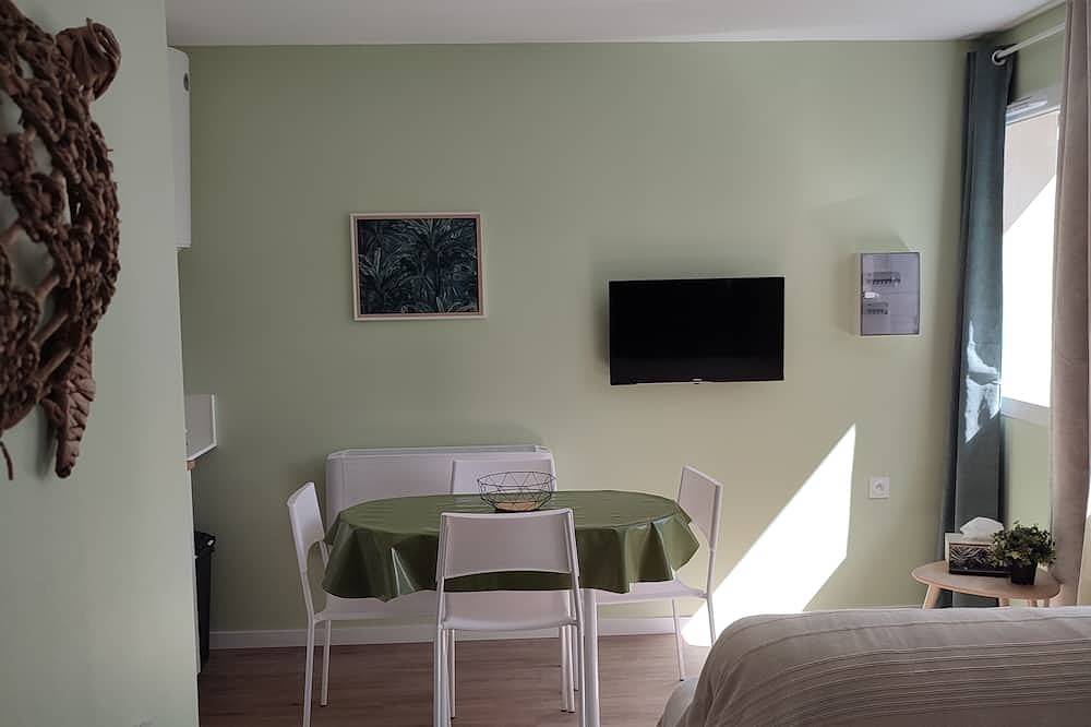Appartement entier, Studio dans propriété privée neuf avec terrasse bien situé in Oyonnax, Nantua