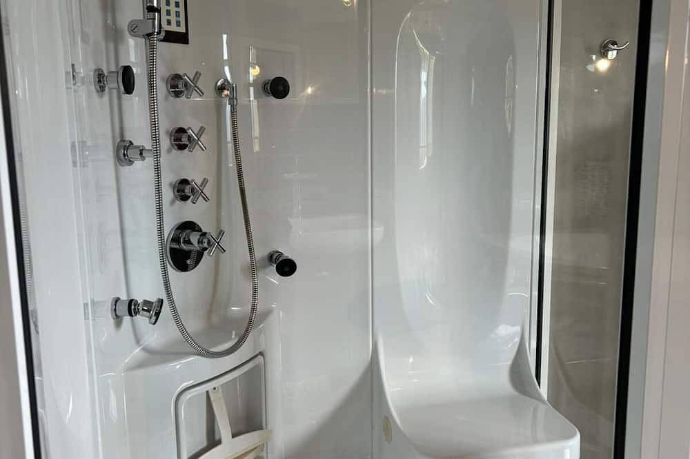 Villa mit Meerblick, in der Nähe von Cannes, Tennis, Swimmingpool, Sauna, Hammam in Les Adrets-de-l'Estérel, Mittelmeerküste (Frankreich)