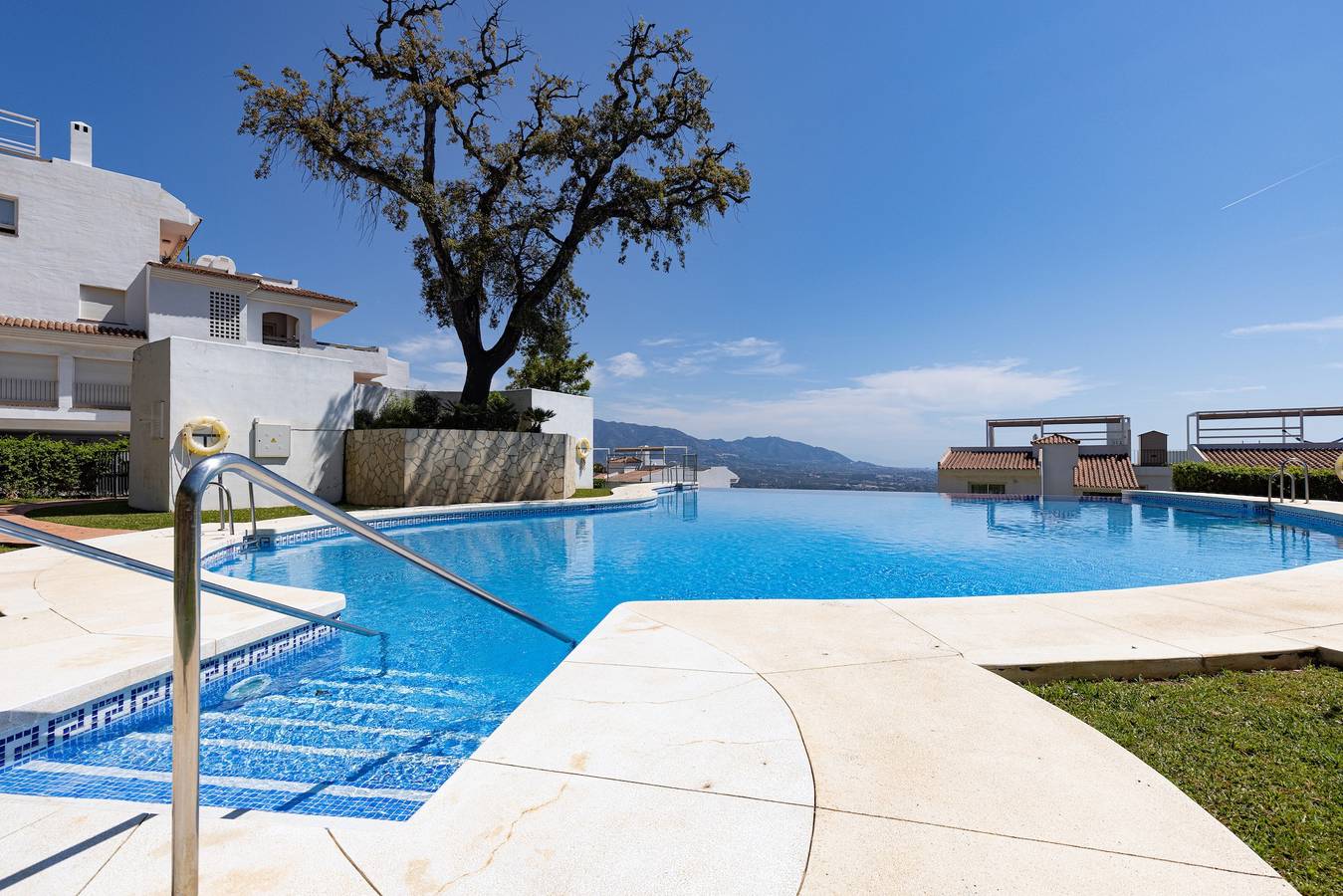 Appartement entier, Appartement "Casa de Mairena" avec vue mer et montagne et Wi-Fi. in Urbanizacion Las Jacarandas, Ojén