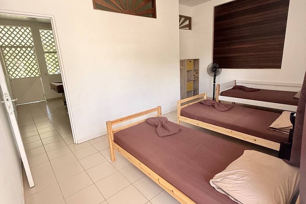 La Villa des Palmiers Bleus - Piscine & Jardin in Matoury, Guyane française