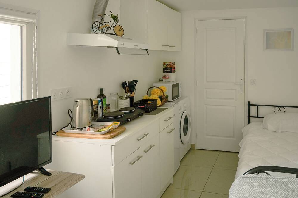 Entire apartment, Urban Rest – Netflix Studio 5 Min from Rer in Sevran, Seine-Saint-Denis