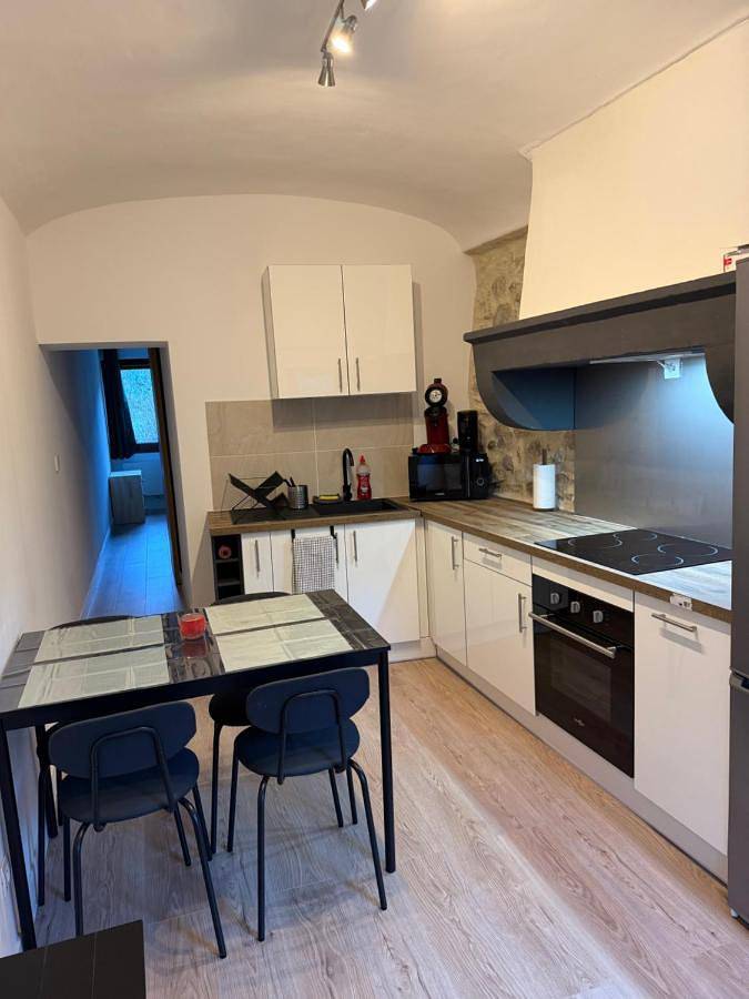 Gîte pour 3 personnes, avec Balcon ainsi que Jacuzzi et Terrasse à Cruas