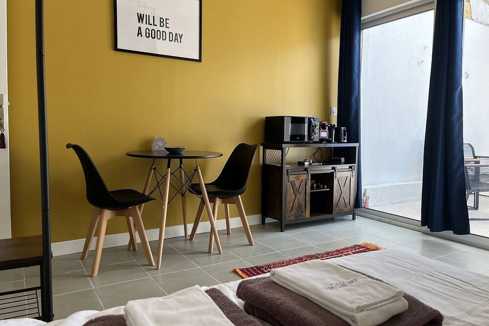 Entire apartment, La Petite Majorelle in Libourne, Libourne region