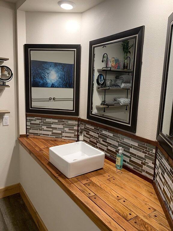 3 King Schlafzimmer, jedes mit eigenem Bad .. Großes Deck in Eureka Springs, Carroll County (AR)