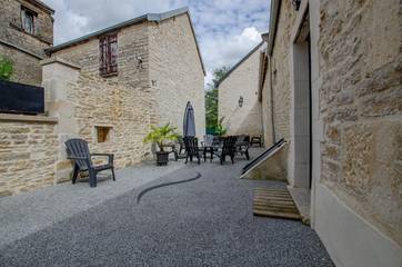 Gîte pour 14 personnes, avec terrasse à Les Riceys