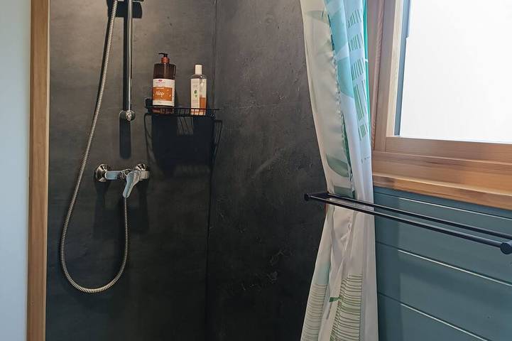 Gîte pour 4 personnes, avec jardin à Ambierle - 4