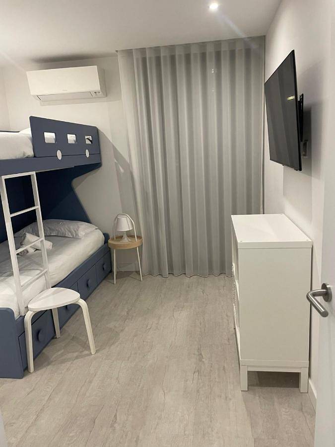 Gîte pour 6 personnes, avec sauna et terrasse ainsi que piscine et jacuzzi à Gibraltar - 4