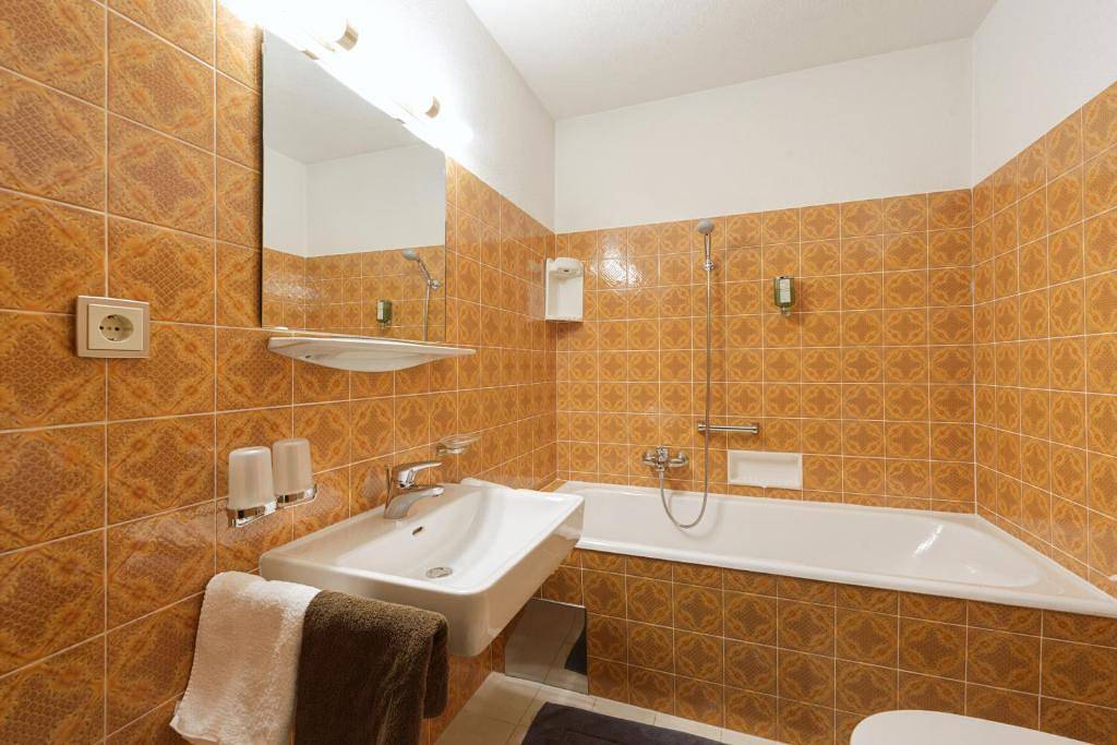 Hel ferieleilighet, Doppelzimmer Dusche od. Bad, Wc in Sankt Anton am Arlberg, Arlberg