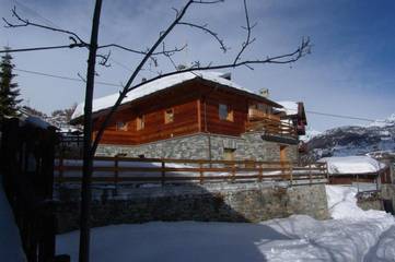 Gîte pour 5 personnes, avec balcon ainsi que vue et jardin, adapté aux familles dans Torgnon