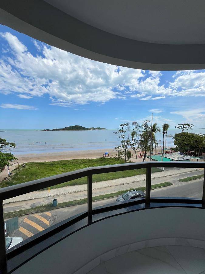 Pousadas para 3 pessoas, com balcão e vista em Piúma (ES)