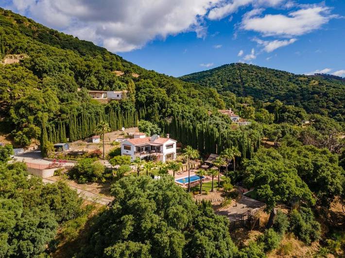 Casa rural para 10 personas, con jardín además de vistas y piscina, Se admiten mascotas en Casares