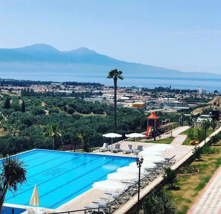 Apartamento de vacaciones para 6 personas, con vistas y piscina además de piscina para niños y jardín - 1