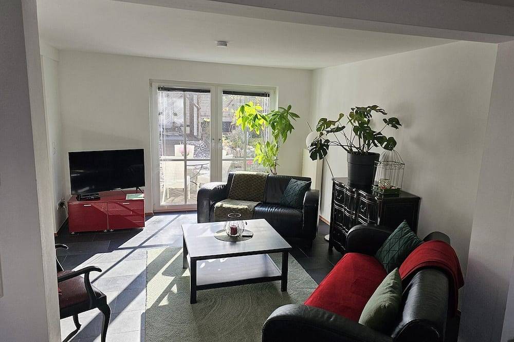 Ganze Wohnung, Hundefreundliches Ferienhaus mit eigenem Garten in Selb, Oberfranken
