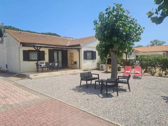 Maison de vacances pour 6 personnes, avec piscine et jardin ainsi que jacuzzi et bassin pour enfant, adapté aux familles à Portiragnes