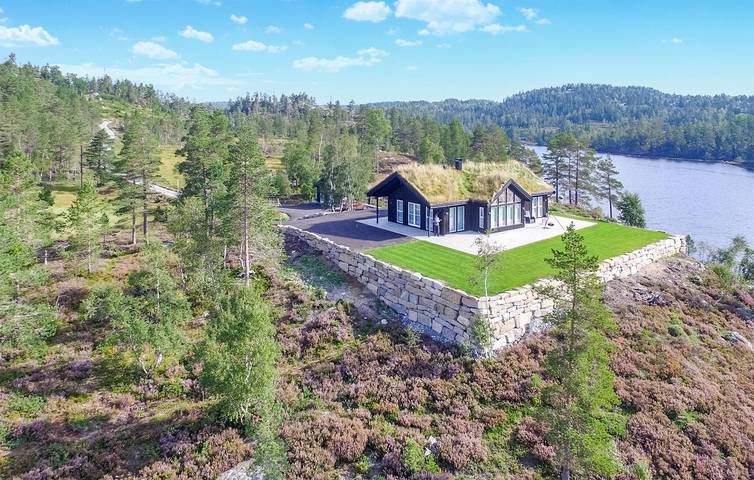 Feriehus for 8 personer, med Terrasse og Hage i tillegg til Innsjøutsikt i Agder