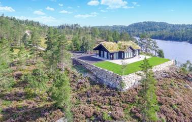 Ferienhaus für 8 Personen, mit Seeblick und Garten sowie Terrasse in Süd-Norwegen