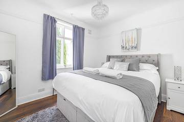 Holiday Home for 26 People in Boscombe, Bournemouth, Photo 4