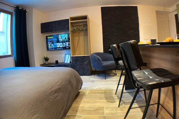 Apartamento entero, Your cosy studio in the heart of Manosque in Manosque, Parque natural regional del Luberon