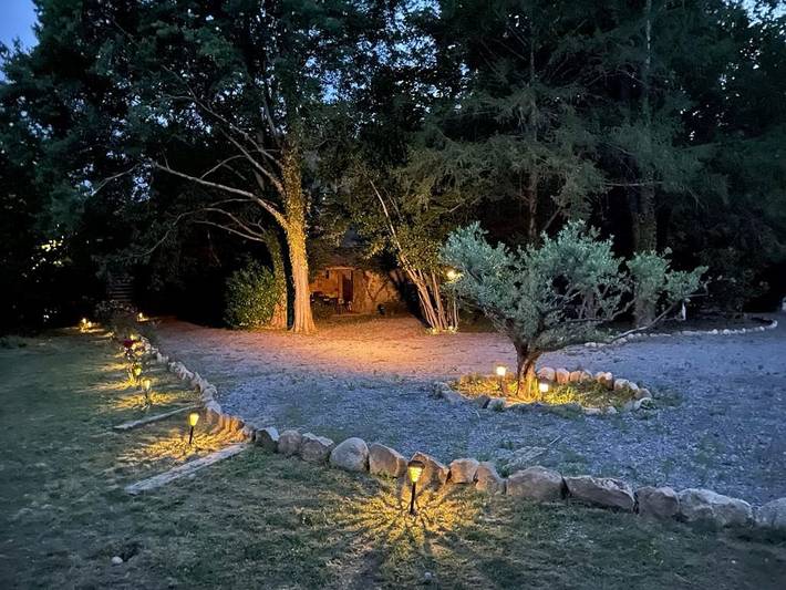 Gîte pour 8 personnes, avec terrasse ainsi que jardin et vue à Chambonas - 2