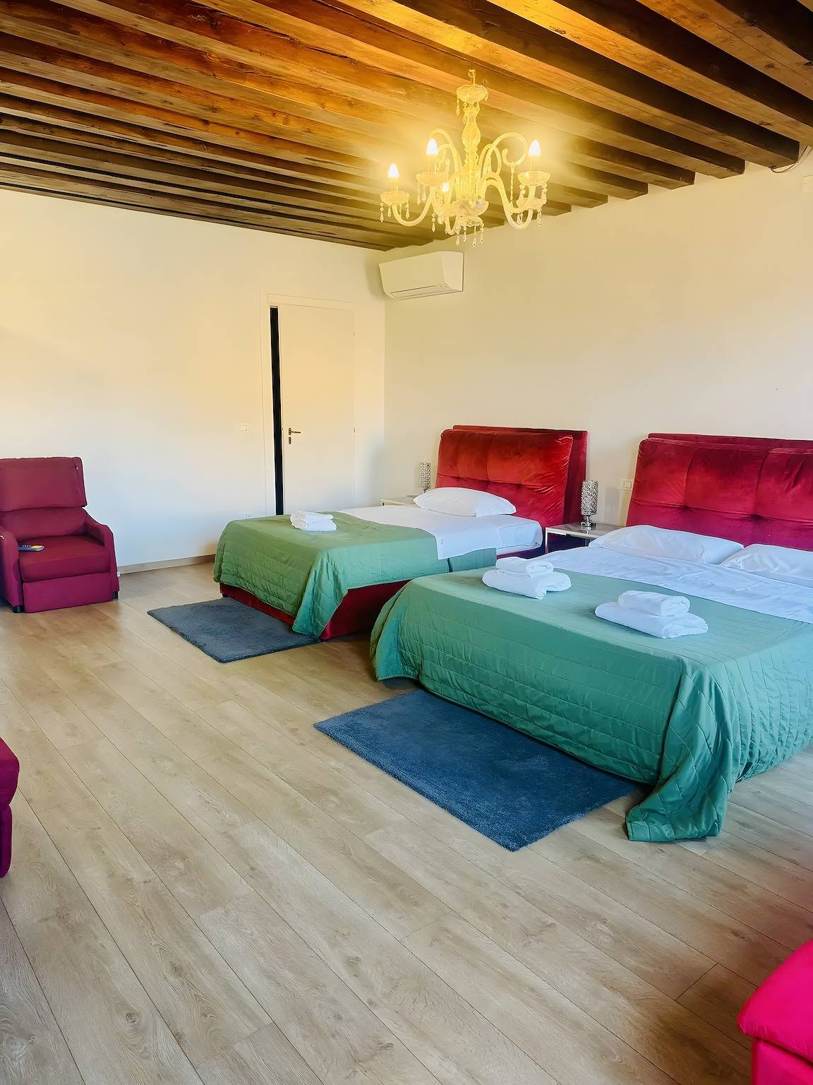Room 'Ca Pisani Su Canal Grande Azzuro' with Wi-Fi in Venice, Laguna di Venezia