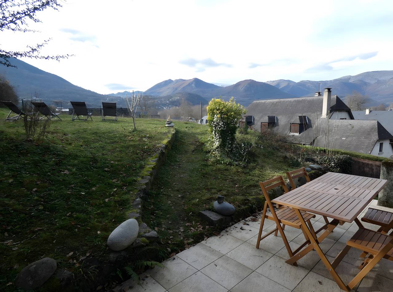 Casa de vacaciones «L'oustal De Préchac 1» con vistas a la montaña, terraza privada y Wi-Fi in Préchac, Parque nacional de los Pirineos