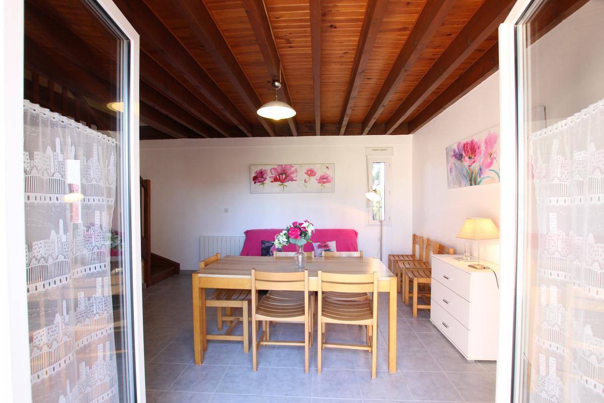 Gîte confortable de 105m2 avec TV, congélateur et WiFi, à 300m de la plage in Surtainville, Cotentin