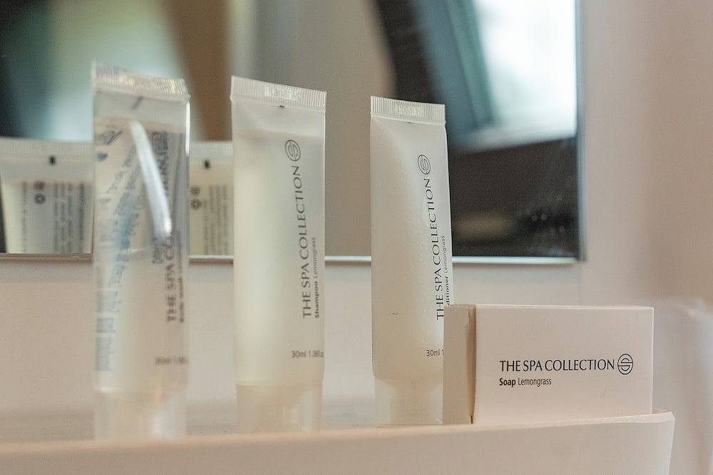 Huren Luxe Houseboat in en op het water in watersportdorp Heeg! in Heeg, IJsselmeer