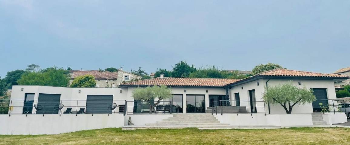 Location de vacances pour 10 personnes, avec jardin et vue ainsi que balcon et piscine à Lavilledieu - 2